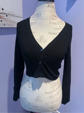 Aritzia’s Sunday’s Best Black Women's V-Neck Cropped Button Cardigan